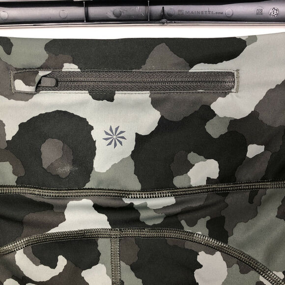 Athleta Lightning Camo 7/8 Pocket Workout Tight Leggings- Women's Size Small - Picture 4 of 8